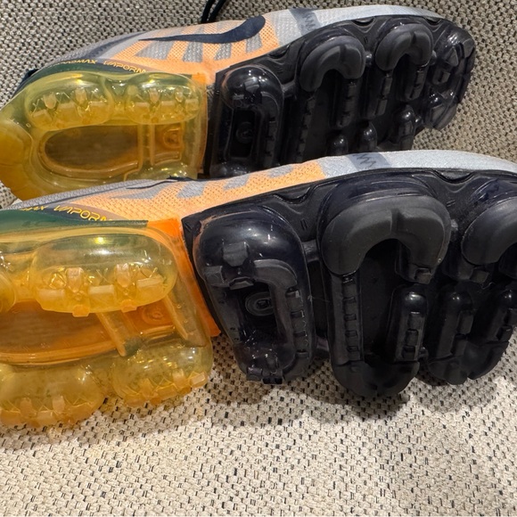 Nike Men’s US size 11 orange and navy Vapormax - Picture 5 of 5